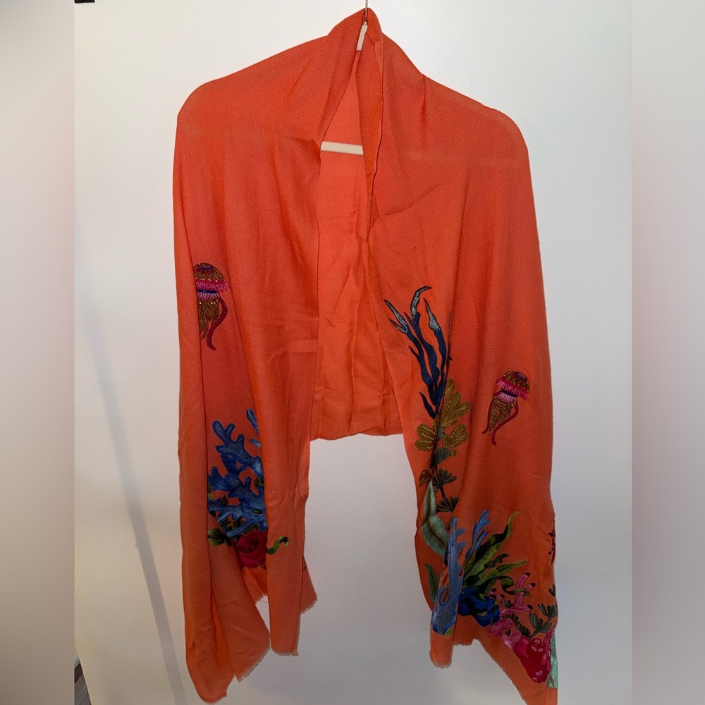 JANAVI CORAL COUTURE STOLE IN CORAL MULTI - Picture 6 of 12